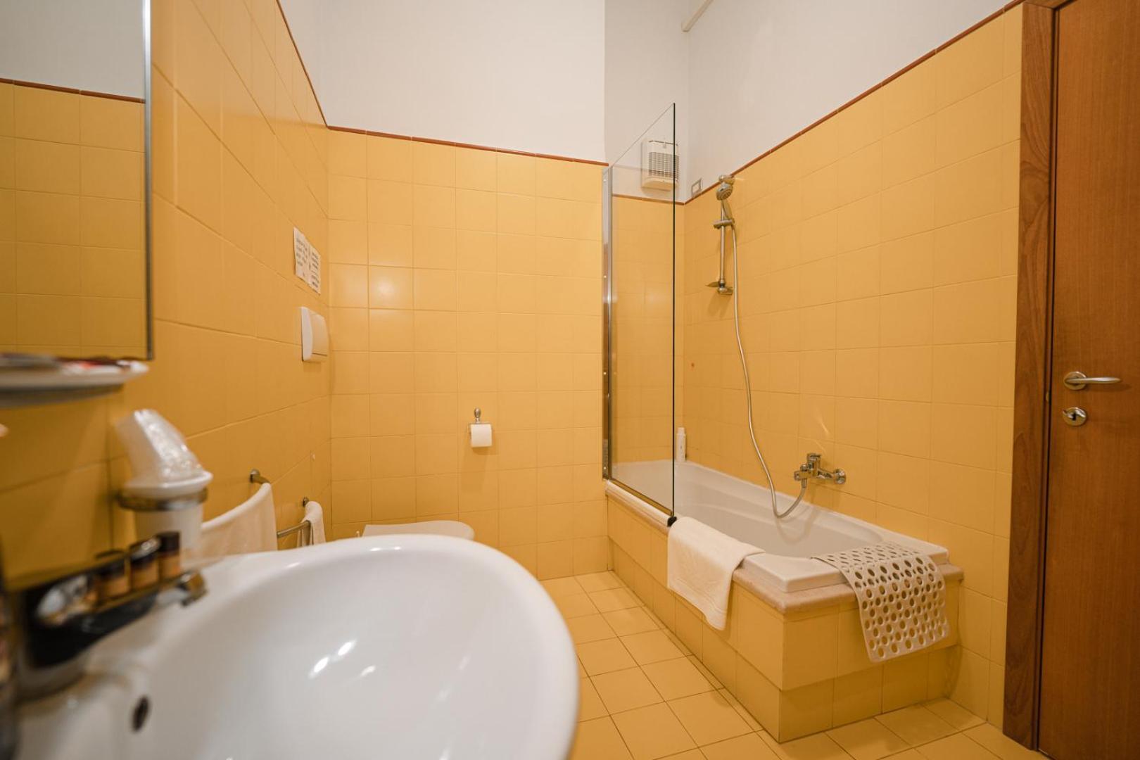 Hotel La Piccola Torre Bisceglie Exterior foto